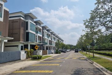 Taman Nusaputra Timur