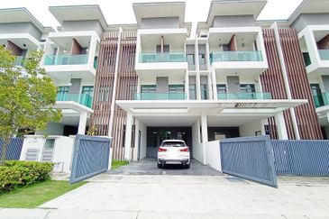 Taman Nusaputra Timur