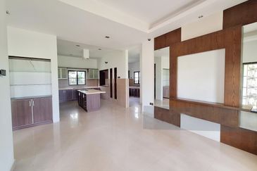 Corner Puteri 9 Bungalow 2.5 Storey (15,700sf)