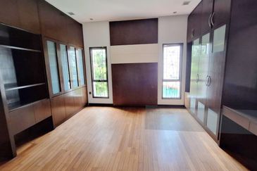 Corner Puteri 9 Bungalow 2.5 Storey (15,700sf)