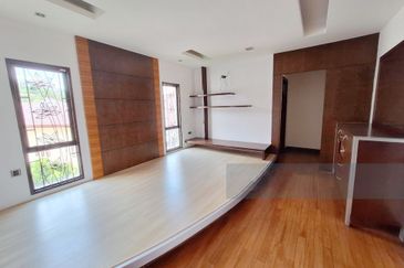 Corner Puteri 9 Bungalow 2.5 Storey (15,700sf)