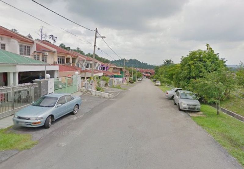 Taman Saujana Puchong