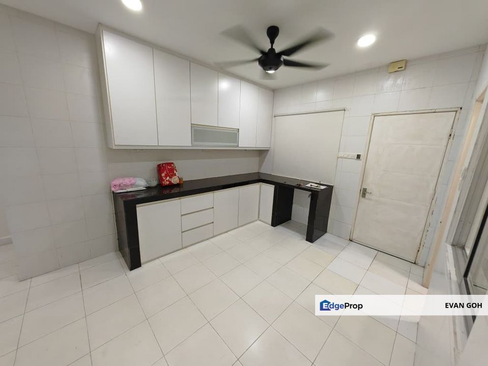 The Lake Residence, Taman Putra Perdana Townhouse for Sale End Lot Lake View, Selangor, Puchong