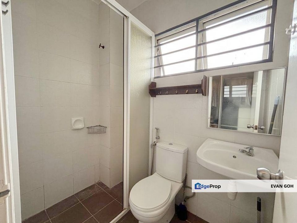 The Lake Residence, Puchong Townhouse for Sale Below Market Value, Selangor, Puchong