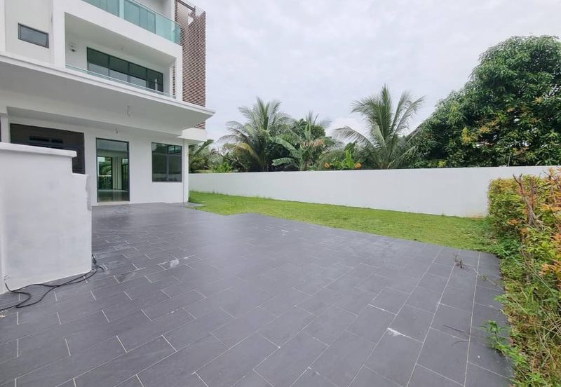 Taman Nusaputra Timur