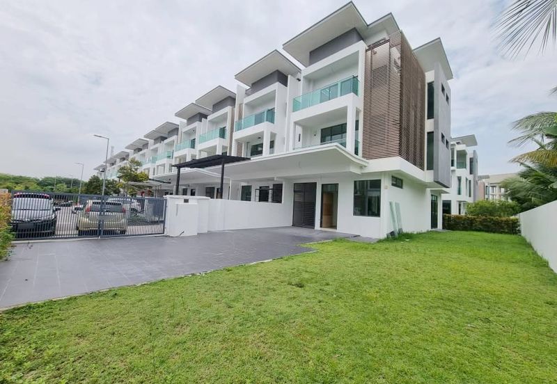 Taman Nusaputra Timur