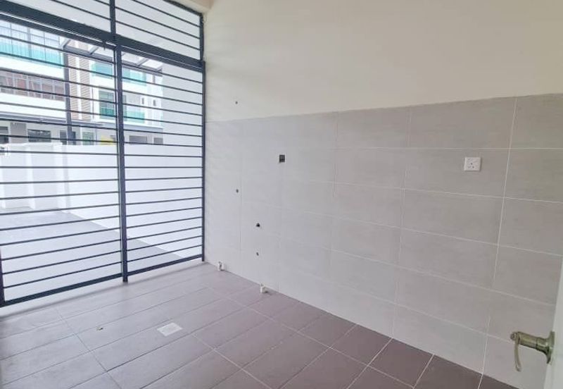 Taman Nusaputra Timur