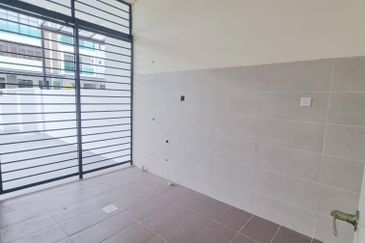 Taman Nusaputra Timur