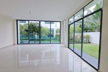 Taman Nusaputra Timur