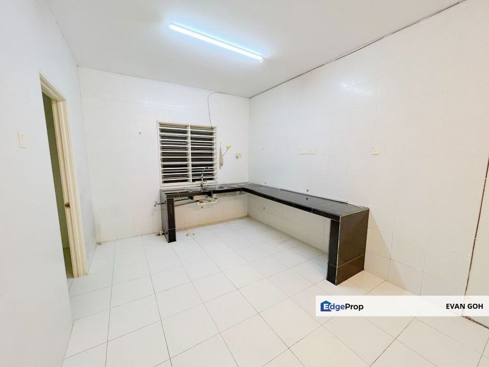 The Lake Residence Taman Putra Perdana Puchong Townhouse for Sale 22x80 Below Market Value, Selangor, Puchong