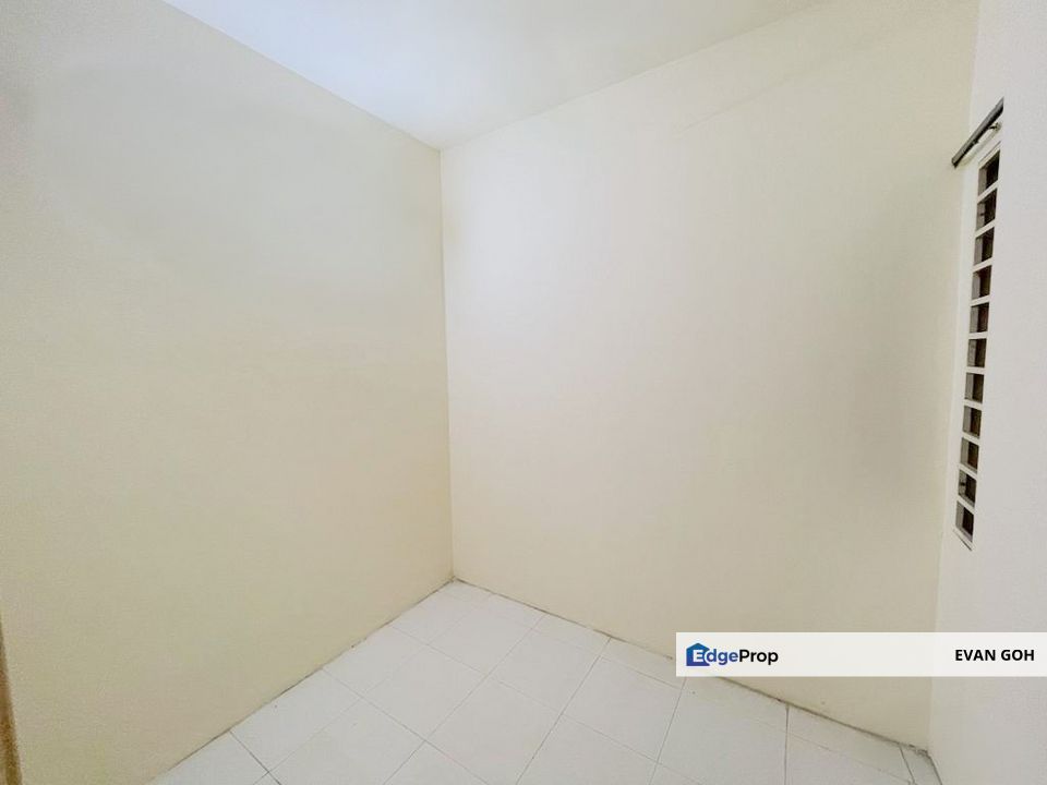 The Lake Residence Taman Putra Perdana Puchong Townhouse for Sale 22x80 Below Market Value, Selangor, Puchong