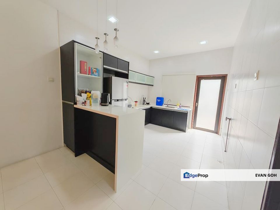 The Lake Residence Taman Putra Perdana Puchong Townhouse for Sale 22x80 Renovated, Selangor, Puchong