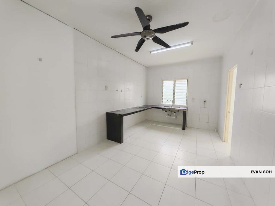 Lake Residence, Taman Putra Perdana, Puchong Townhouse for Sale Below Market Value, Selangor, Puchong