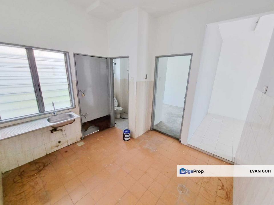 Taman Saujana Puchong 2 Storey Terrace for Sale End Lot (30x70) Bukit Puchong, Selangor, Puchong