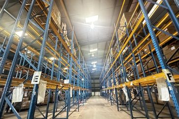 West Port, Pulau Indah