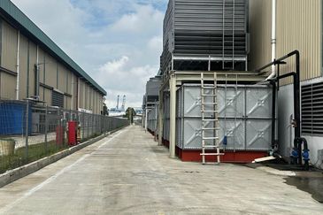 West Port, Pulau Indah