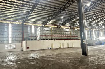 West Port, Pulau Indah