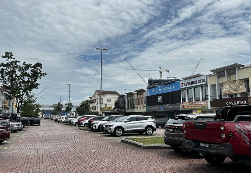 Ambang Botanic (Bandar Botanic 2)