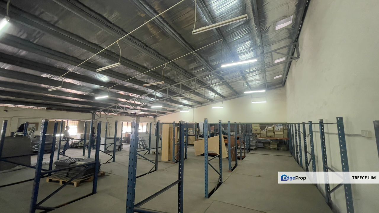 Semi-D Factory PJ | High Ceiling | Ideal for Warehouse | Dual Access, Selangor, Petaling Jaya