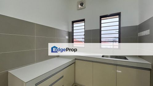 Newly Painted Kampung Cempaka Townhouse 3rd floor near LRT Kelana Jaya, Selangor, Tropicana