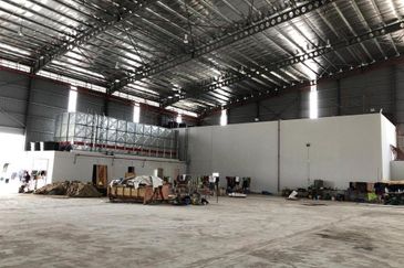 West Port, Pulau Indah