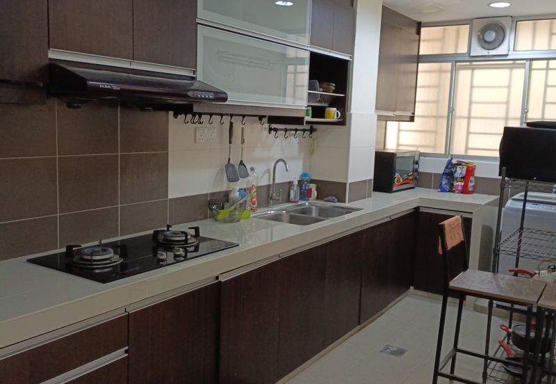 Residensi Bistaria, Ukay Bistari