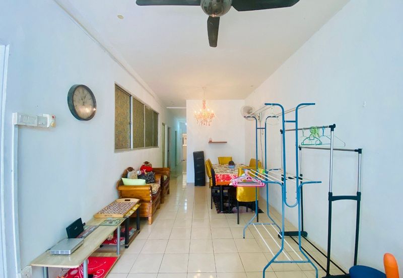 Residensi Bistaria, Ukay Bistari