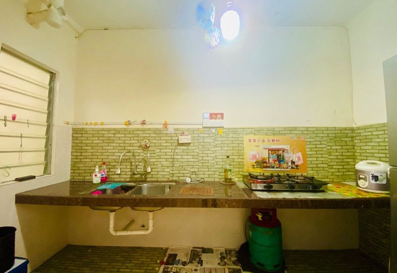 Residensi Bistaria, Ukay Bistari