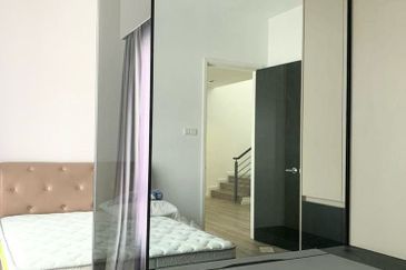 Isola Villa @ Senibong Cove