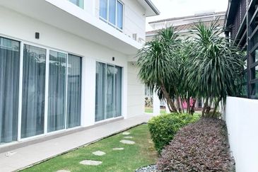 Isola Villa @ Senibong Cove