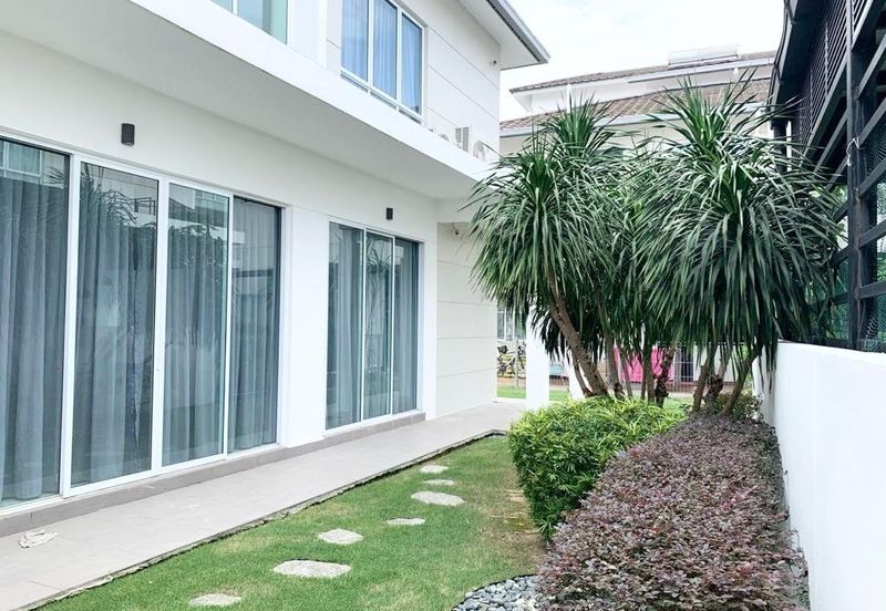 Isola Villa @ Senibong Cove