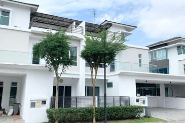 Isola Villa @ Senibong Cove