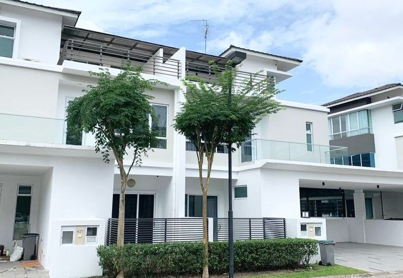 Isola Villa @ Senibong Cove