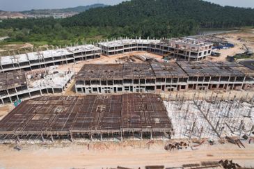 Summit Commercial Hub