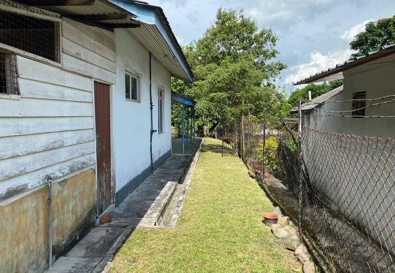 Jalan Bunga Matahari