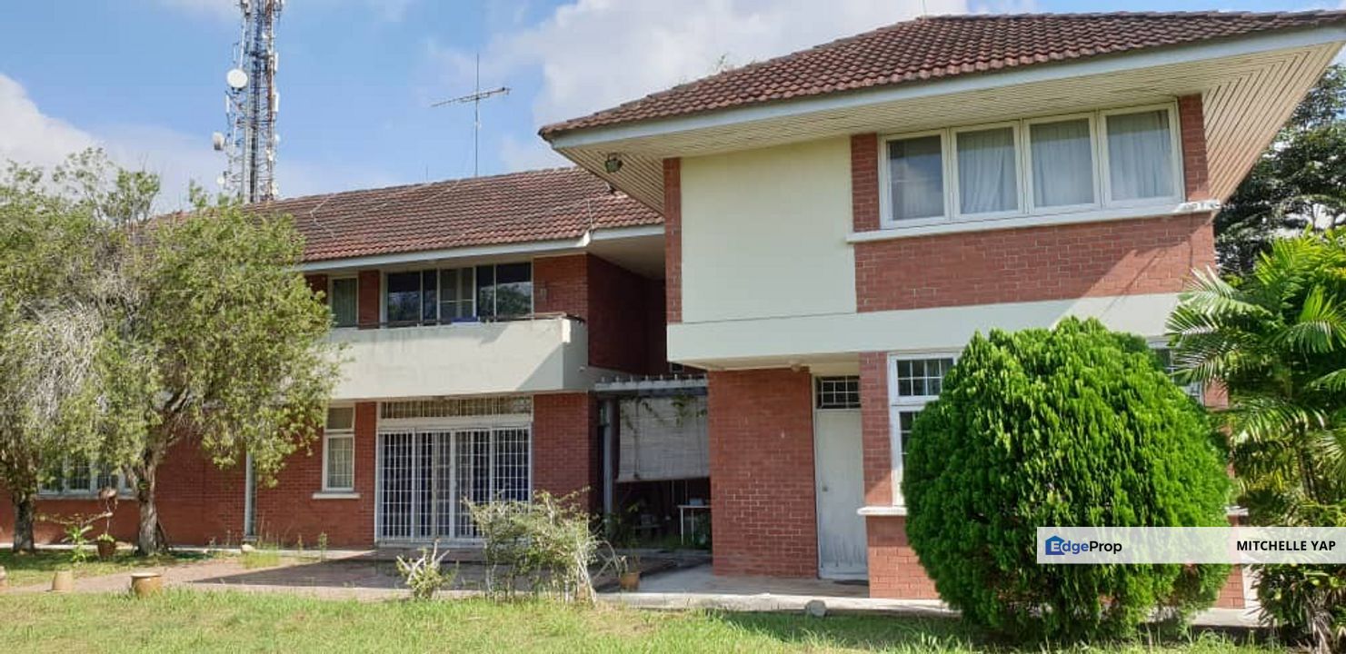 TAMAN BUKIT TIRAM – JALAN RESAM  -Detached Bungalow For SALES - 7 BEDROOMS, Johor, Ulu Tiram