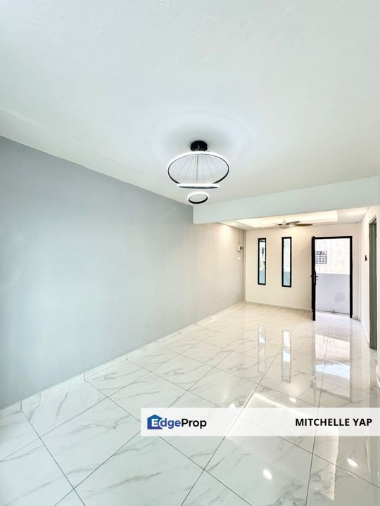 Flat Tmn Ungku Tun Aminah - 2 bedrooms For SALES - LVL ONE, Johor, Johor Bahru