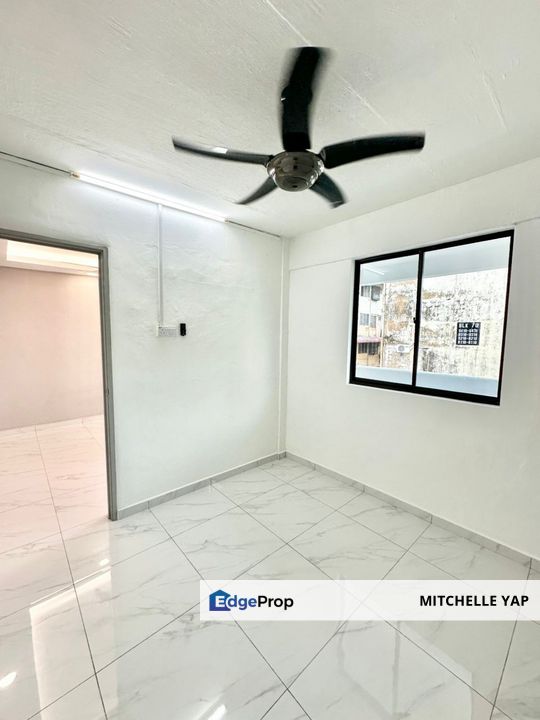 Flat Tmn Ungku Tun Aminah - 2 bedrooms For SALES - LVL ONE, Johor, Johor Bahru