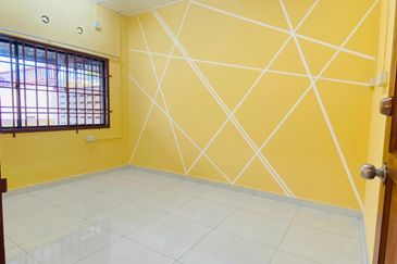 JB LARKIN JALAN TUN ABDUL RAZAK single storey for RENT - 3 BEDROOMS