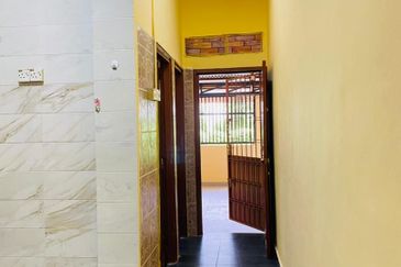 JB LARKIN JALAN TUN ABDUL RAZAK single storey for RENT - 3 BEDROOMS