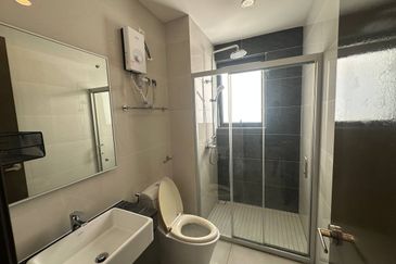 Baypoint @ Country Garden Danga Bay