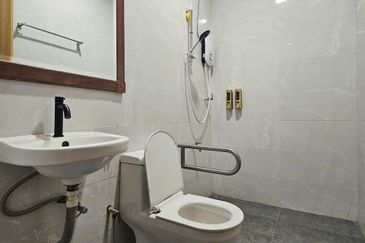 Stulang Laut / Darat