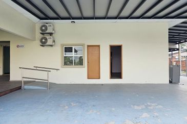 Stulang Laut / Darat