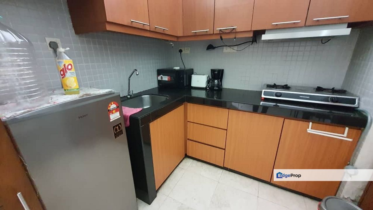 NICE Corner Unit More Spacious Natural Sunlight Cozy and Bright, Kuala Lumpur, Damansara