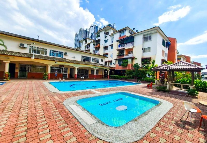 La Villas Condominium