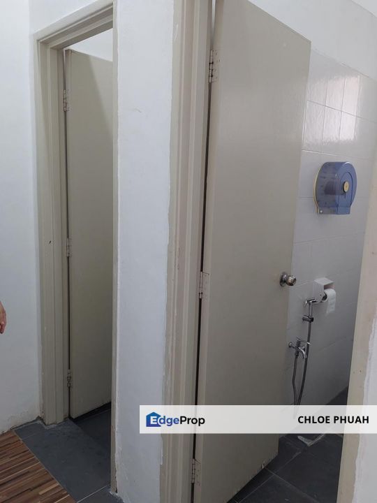 SETAPAK Platinum Walk | Office with lift 1207sf Basic Condition | FOR SALE, Kuala Lumpur, Setapak