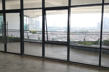 1 Powerhouse Bandara Utama Corporate Office Tower 