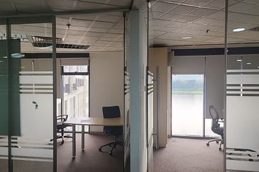 Sapura Mines - Bright Fully Fitted Office with Beautiful Scenery 