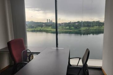 Sapura Mines - Bright Fully Fitted Office with Beautiful Scenery 