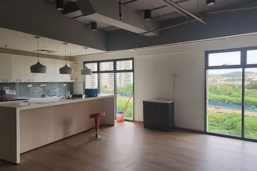 Sapura Mines - Bright Fully Fitted Office with Beautiful Scenery 